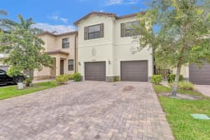 4832 NW 56th Ct, Tamarac, FL 33319 Sold 09/18/23