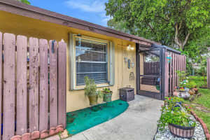 108  Essex Rd   2-37, Hollywood, FL 33024 Sold 10/25/23