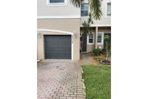 8308  Lagos De Campo Blvd   8308, Tamarac, FL 33321 Sold 09/22/23