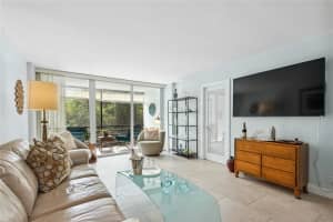 106 E Royal Park Dr   2F, Oakland Park, FL 33309 Sold 08/30/23