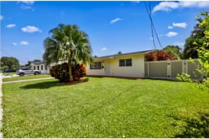 5280 SW 92nd Ter, Cooper City, FL 33328 Sold 10/06/23