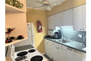 1050 SW 11th St   6, Hallandale Beach, FL 33009 Sold 10/02/23