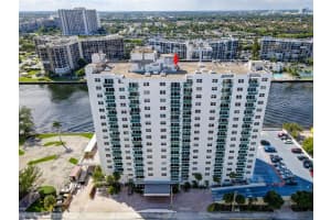 3000 S Ocean Dr   212, Hollywood, FL 33019 Sold 09/18/23