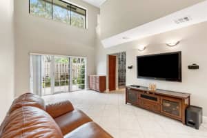 367  City View Drive, Fort Lauderdale, FL 33311 Sold 09/08/23