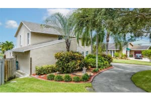 10527 SW 49th Place, Cooper City, FL 33328 Sold 10/27/23