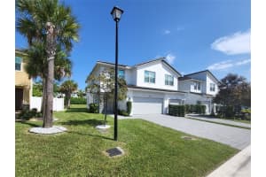 4326 Lago Dr, Deerfield Beach, FL 33064 Sold 09/29/23