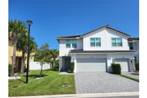 4326 Lago Dr, Deerfield Beach, FL 33064 Sold 09/29/23