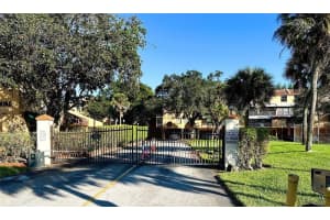 450 COMMODORE DR 109, Plantation, FL 33325 Sold 10/02/23