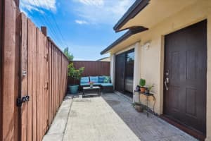 172 Springdale Cir 17-B, Palm Springs, FL 33461 Sold 09/27/23