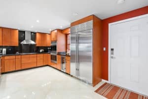 620 Tennis Club Dr 302, Fort Lauderdale, FL 33311 Sold 09/11/23