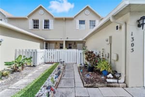 1305 Maplewood Dr, Greenacres, FL 33415, Sold 12/22/23