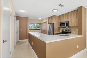 9487 Palm Cir N 9487, Pembroke Pines, FL 33025 Sold 09/19/23