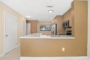 9487 Palm Cir N 9487, Pembroke Pines, FL 33025 Sold 09/19/23