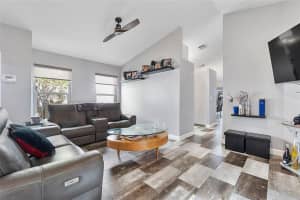 7547 NW 2nd Ct, Plantation, FL 33317 Sold 09/21/23