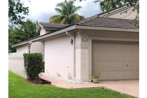 7405 NW 1st Mnr, Plantation, FL 33317 Sold 09/14/23