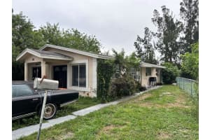 745 SW 2nd Pl, Dania Beach, FL 33004 Sold 11/28/23