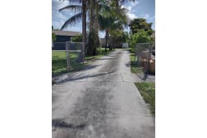 201 NW 41st St, Deerfield Beach, FL 33064 Sold 02/22/24