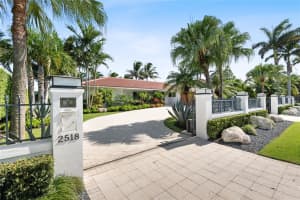 2518 Laguna Dr, Fort Lauderdale, FL 33316 Sold 09/15/23