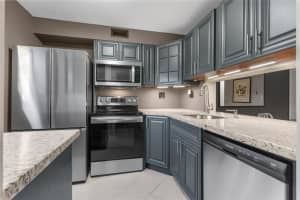 3053 N Oakland Forest Dr 104, Oakland Park, FL 33309 Sold 11/09/23