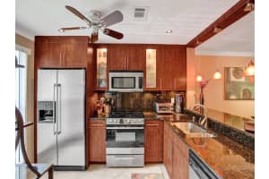 3024 S Oakland Forest Dr APT 3101, Oakland Park, FL 33309, Sold 10/20/23