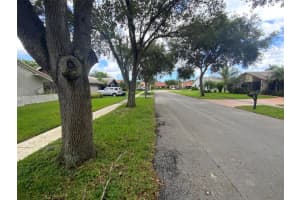 10209 NW 7th Ct, Plantation, FL 33324 Sold 01/12/24
