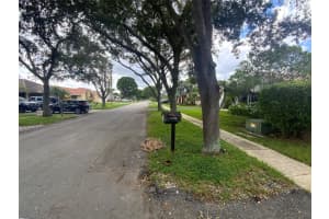 10209 NW 7th Ct, Plantation, FL 33324 Sold 01/12/24
