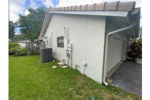 10209 NW 7th Ct, Plantation, FL 33324 Sold 01/12/24