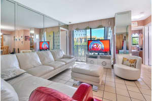 11800 SW 18th St 408, Miami, FL 33175 Sold 10/17/23