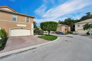 5197 Meadow Oaks Dr 5197, Coconut Creek, FL 33073 Sold 12/05/23