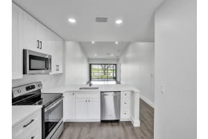 689 Banks Rd 689, Margate, FL 33063 Sold 10/05/23