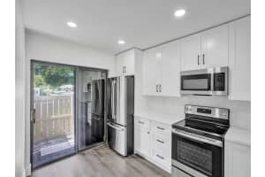 689 Banks Rd 689, Margate, FL 33063 Sold 10/05/23