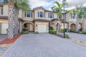 2718 NW 55th Ave 2718, Margate, FL 33063 Sold 11/30/23