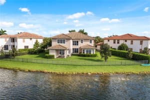8750 Lakeview Dr, Parkland, FL 33076 Sold 10/02/23