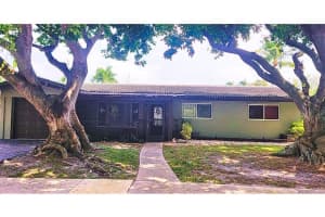 2241 NE 40th Ct, Lighthouse Point, FL 33064 Sold 02/29/24