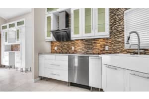 10321 NW 18th Dr, Plantation, FL 33322 Sold 12/05/23