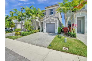 4820 NW 48th Ter, Tamarac, FL 33319 Sold 10/04/23