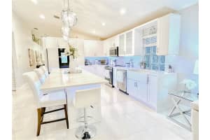 20564 SW 5th St, Pembroke Pines, FL 33029 Sold 10/16/23