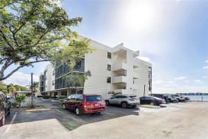 106 Lake Emerald Dr 414, Oakland Park, FL 33309 Sold 09/28/23
