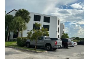 212 Lake Pointe Dr 113, Oakland Park, FL 33309 Sold 10/30/23