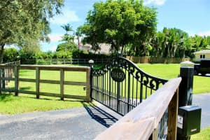 14450 SW 24th St, Davie, FL 33325 Sold 01/08/24