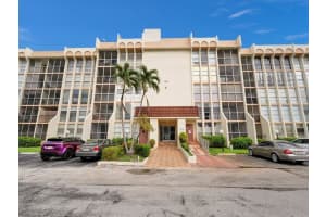 501 Three Islands Blvd 517, Hallandale Beach, FL 33009 Sold 10/17/23