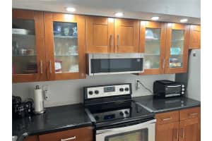 18870 NW 57th Ave 102, Hialeah, FL 33015 Sold 10/06/23