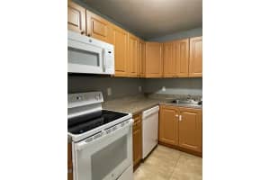 555 SE 8th st 251, Deerfield Beach, FL 33441 Sold 10/02/23