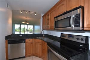 121 Royal Park Dr 3A, Oakland Park, FL 33309 Sold 10/12/23