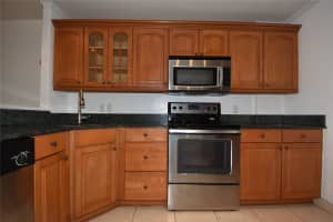 121 Royal Park Dr 3A, Oakland Park, FL 33309 Sold 10/12/23