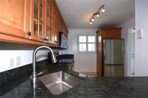 121 Royal Park Dr 3A, Oakland Park, FL 33309 Sold 10/12/23