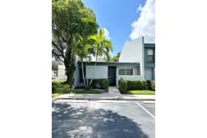 1000 NW 97th Ave 211, Pembroke Pines, FL 33024 Sold 12/12/23