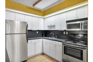 18905 NW 62nd Ave 102, Hialeah, FL 33015 Sold 10/06/23