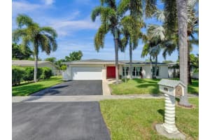 8107 NW 74th Ave, Tamarac, FL 33321 Sold 12/06/23