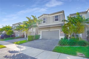 4913 NW 48th Ter, Tamarac, FL 33319 Sold 10/18/23